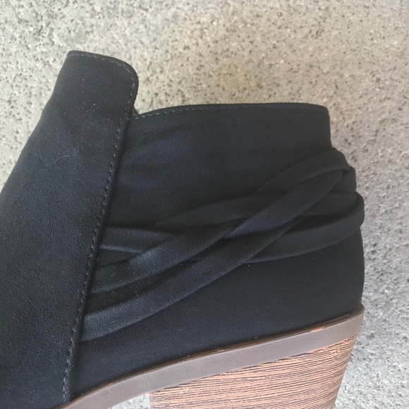 Last one! 6.5 Qupid Black BOOTIE criss cross decor - Picture 6 of 8